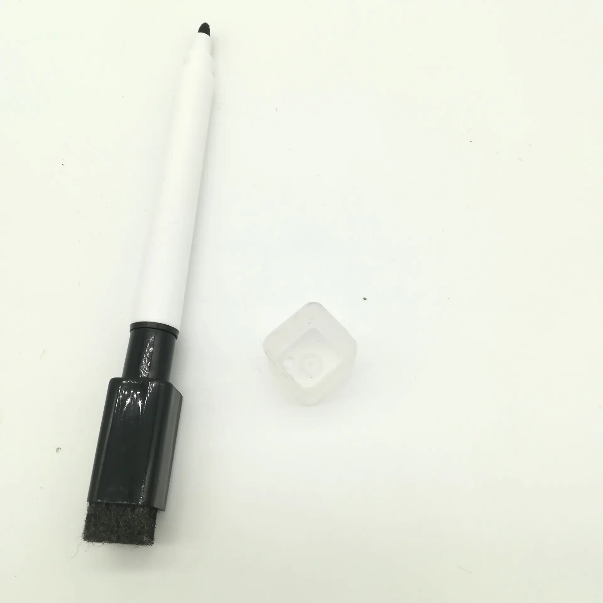 厂家制造批发彩芯水性画板小号白板笔可擦写创意带盖子带刷磁性笔