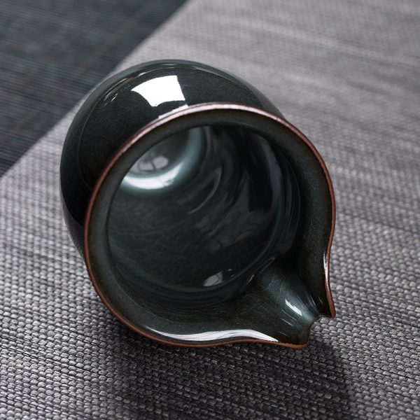 龙泉青瓷 哥窑冰裂手工铁胎公道杯 功夫茶具大号陶瓷茶海分茶器