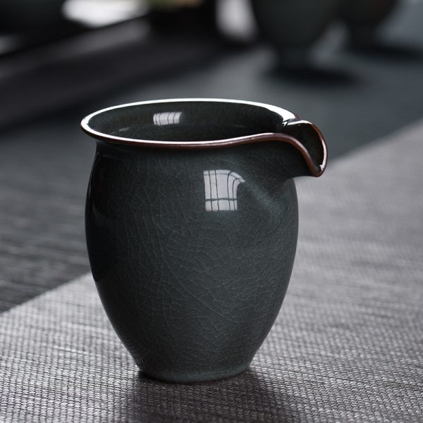 龙泉青瓷 哥窑冰裂手工铁胎公道杯 功夫茶具大号陶瓷茶海分茶器