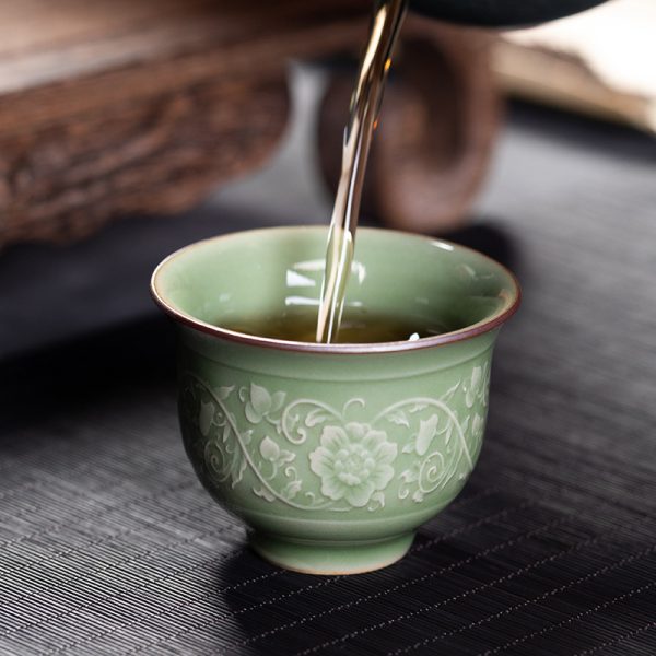 龙泉青瓷功夫茶杯个人专用陶瓷主人杯单杯纯手工雕刻品茗杯茶道杯