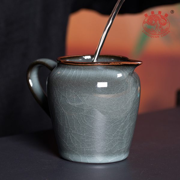 龙泉青瓷 铁胎公道杯大容量分茶器 陶瓷家用复古茶海功夫茶具配件