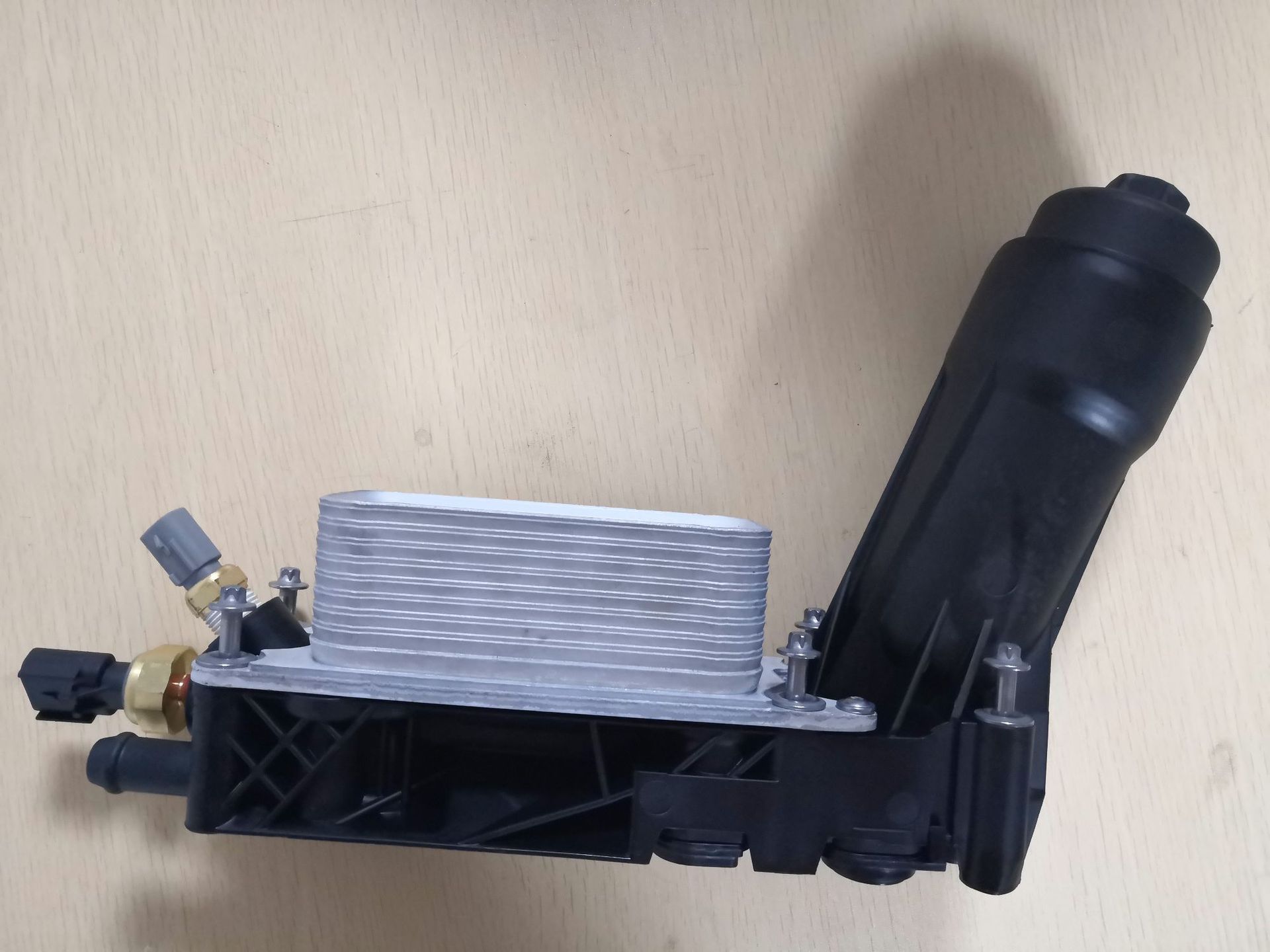滤清器壳体机油散热器总成适用于道奇 OE: 5184294AE;5184294AD