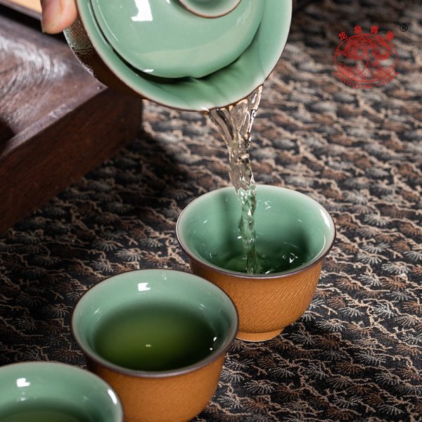 龙泉青瓷便携功夫茶具一碗四杯套装陶瓷手工盖碗主人泡茶杯礼盒装