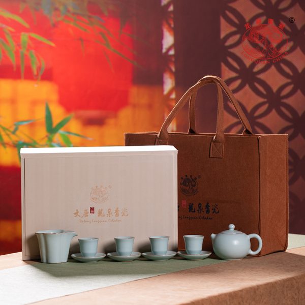 龙泉青瓷汝窑新款功夫茶具陶瓷家用汝瓷中式高档办公喝茶品茗套装