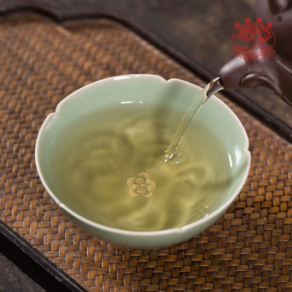 龙泉青瓷 创意功夫茶杯主人杯单杯 陶瓷品茗杯胡建勇手工梅花茶盏