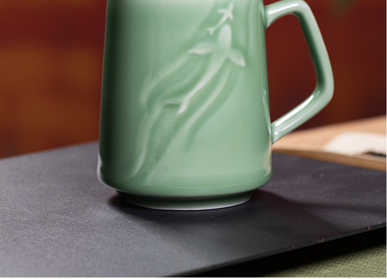 龙泉青瓷马克杯带盖陶瓷杯子创意家用办公室早餐冲泡茶叶咖啡水杯