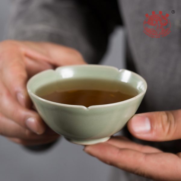 龙泉青瓷 创意复古祥云功夫茶杯单杯 陶瓷纯手工主人杯茶碗品茗杯