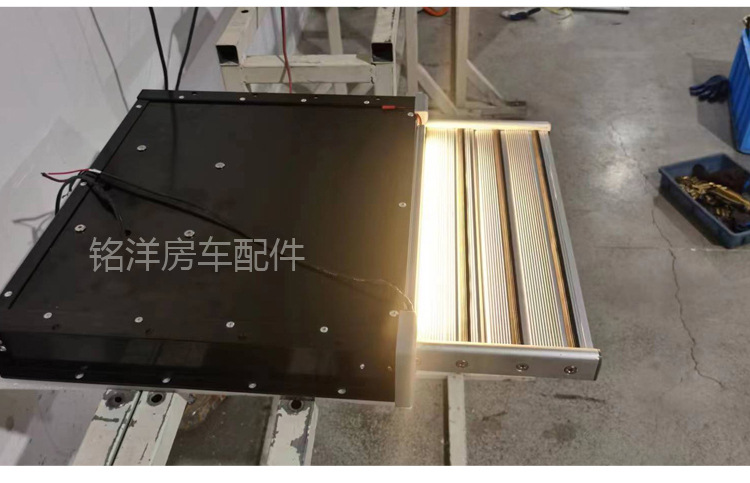 全顺上汽大通V80中门迎宾电动踏步 房车奔驰移门上车收缩脚踏板