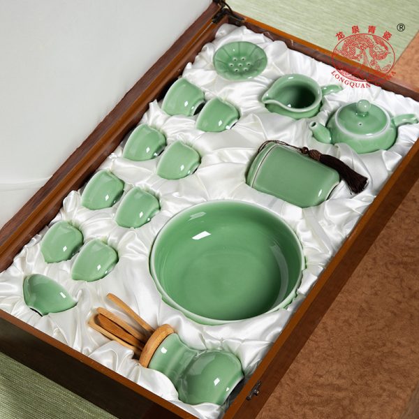 龙泉青瓷茶具套装家用办公室轻奢高档陶瓷茶壶茶杯功夫茶客厅泡茶