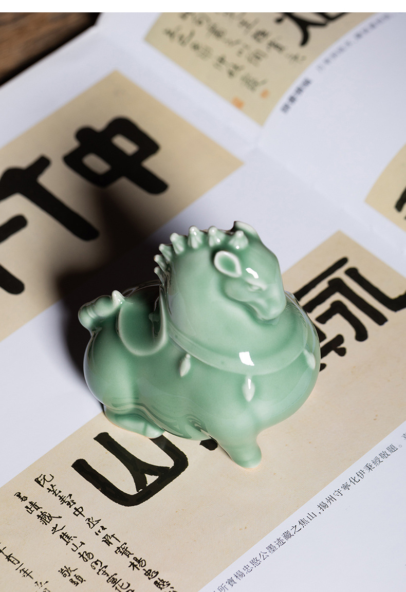 龙泉青瓷 创意宋韵仿古手工茶宠茶玩 陶瓷功夫茶具配件桌面茶摆件