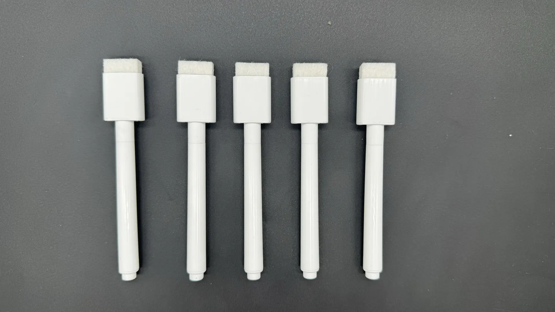 厂家制造 液体粉笔带擦头 LED灯板笔 笔帽带孔可擦水性白色白板笔