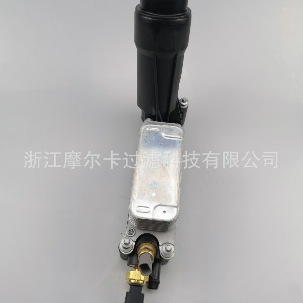摩尔卡 05184294AE适用11-13道奇挑战者 机油格座机油散热器总成