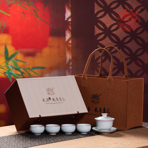 龙泉青瓷一碗四杯功夫茶具套装陶瓷盖碗泡茶杯手工家用便携礼盒装