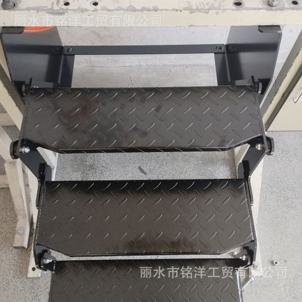 美式房车折叠踏步 旅居车上下迎宾踏板 拖挂车单层踏步手动收缩脚