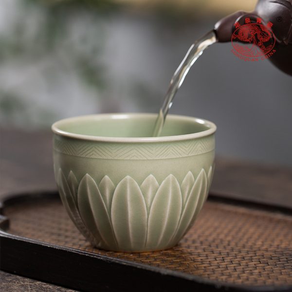 龙泉青瓷 创意纯手工主人杯单杯 陶瓷高档莲纹功夫茶杯胡建勇手作