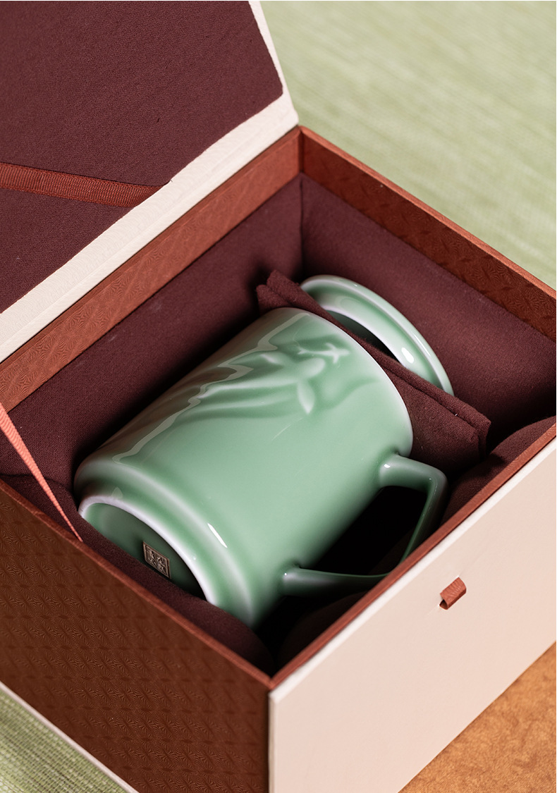 龙泉青瓷马克杯带盖陶瓷杯子创意家用办公室早餐冲泡茶叶咖啡水杯