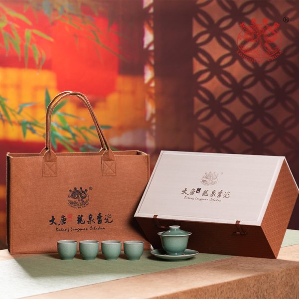 龙泉青瓷便携功夫茶具一碗四杯套装陶瓷手工盖碗主人泡茶杯礼盒装