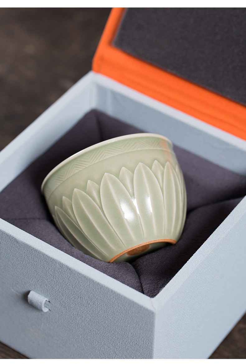 龙泉青瓷 创意纯手工主人杯单杯 陶瓷高档莲纹功夫茶杯胡建勇手作