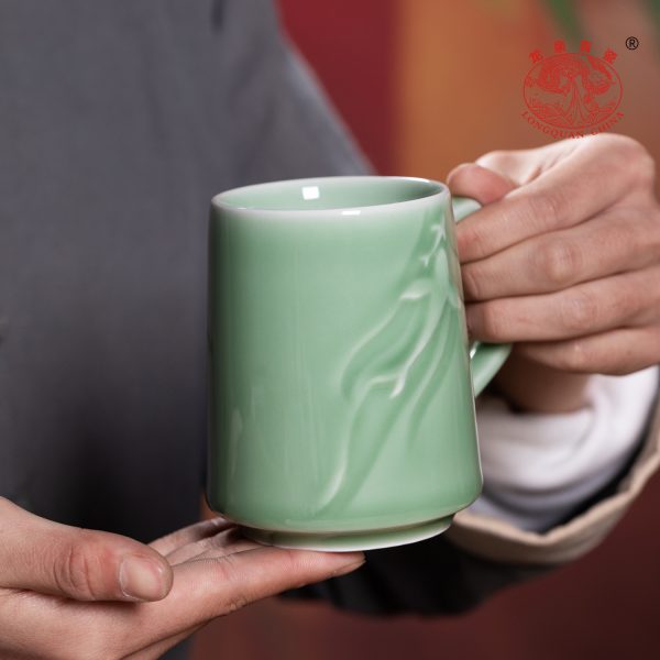 龙泉青瓷马克杯带盖陶瓷杯子创意家用办公室早餐冲泡茶叶咖啡水杯