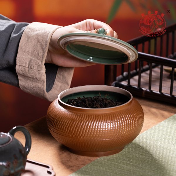 龙泉青瓷茶叶罐大号密封储存罐子陶瓷灰釉手工跳刀家用普洱茶饼盒