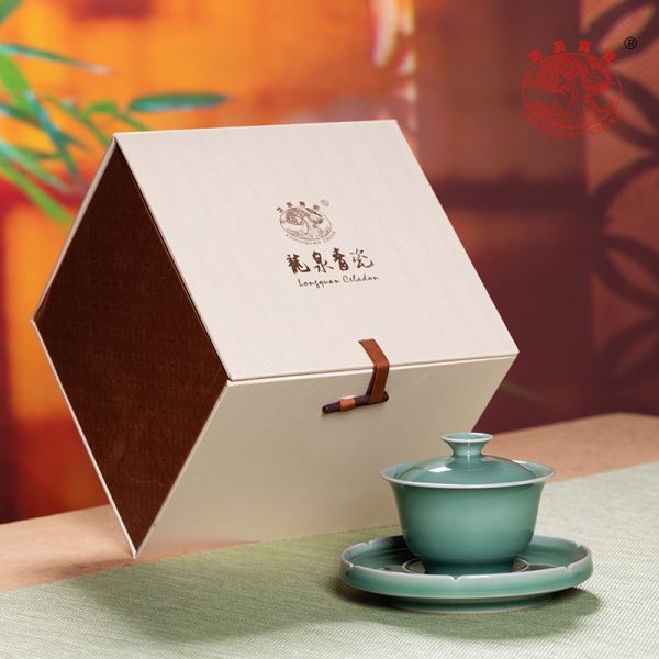 龙泉青瓷三才盖碗大号茶杯家用陶瓷功夫茶具高档礼盒手工敬泡茶碗