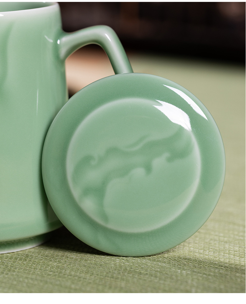 龙泉青瓷马克杯带盖陶瓷杯子创意家用办公室早餐冲泡茶叶咖啡水杯