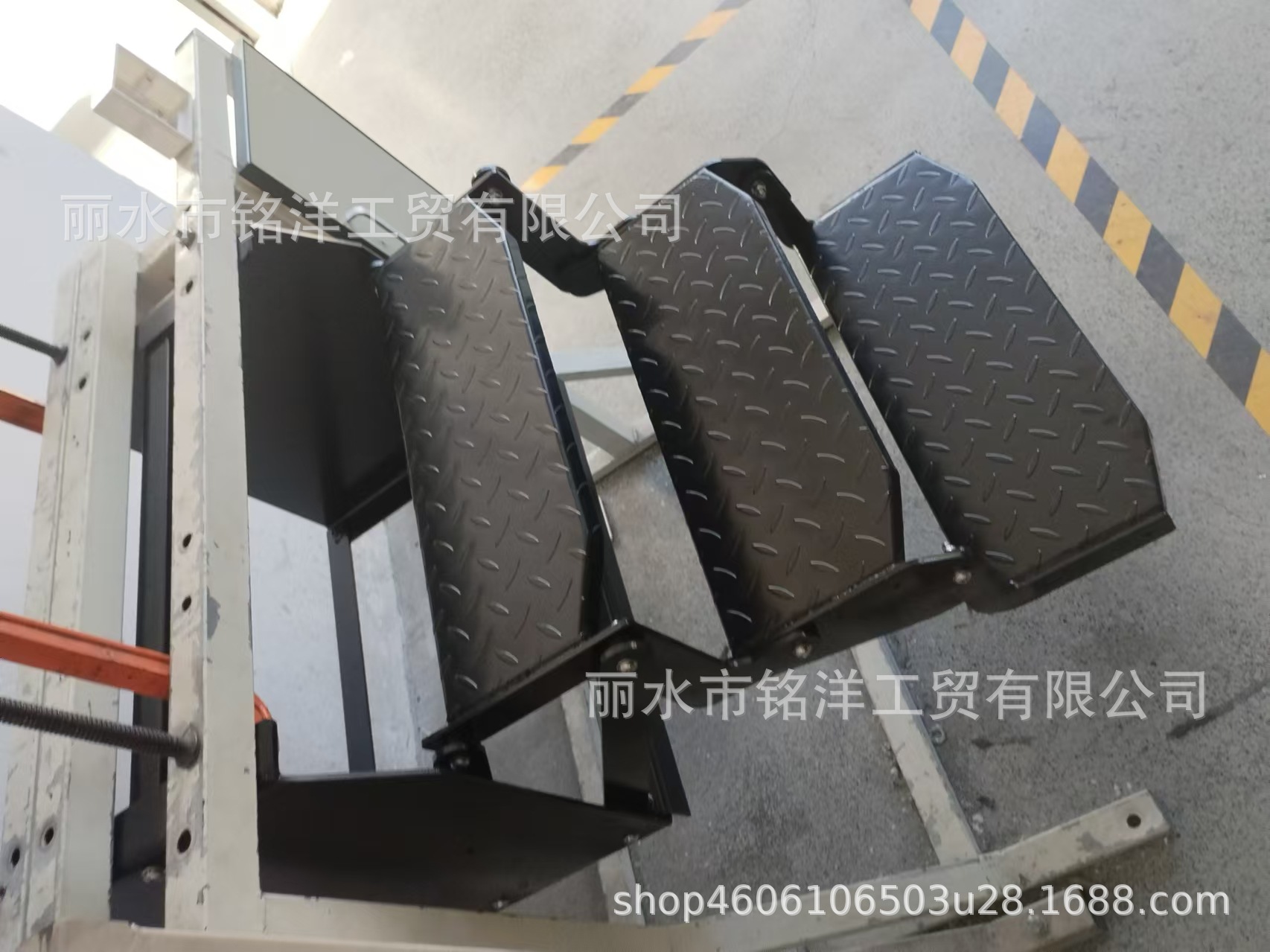 美式房车折叠踏步 旅居车上下迎宾踏板 拖挂车单层踏步手动收缩脚